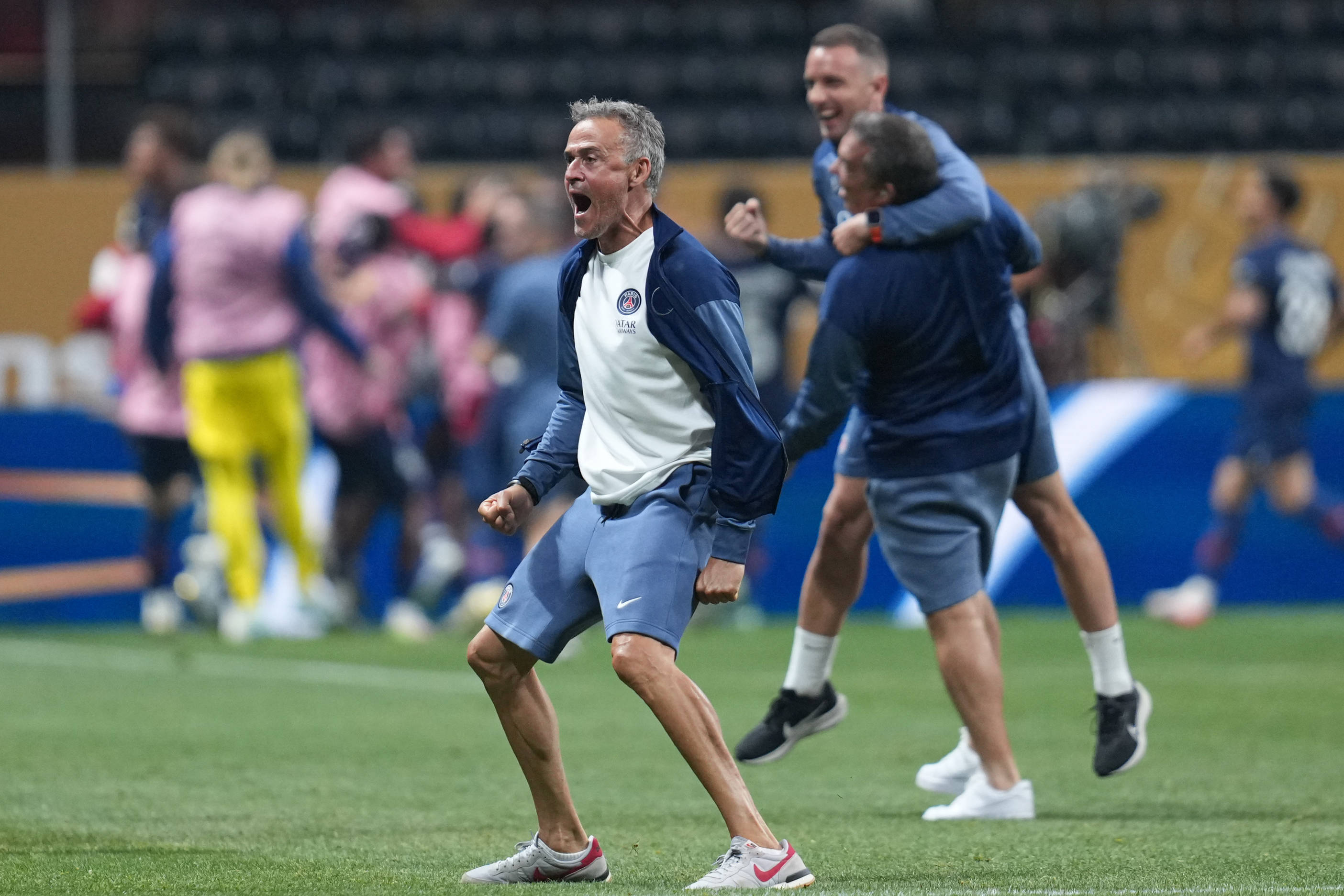 开云中国网站-巴黎圣日耳曼内部会议纪要流出:清晨更衣室发声;欧超杯使命明确;球队文化再被提及的简单介绍 开云中国网站-巴黎圣日耳曼内部会议纪要流出:清晨更衣室发声;欧超杯使命明确;球队文化再被提及的简单介绍