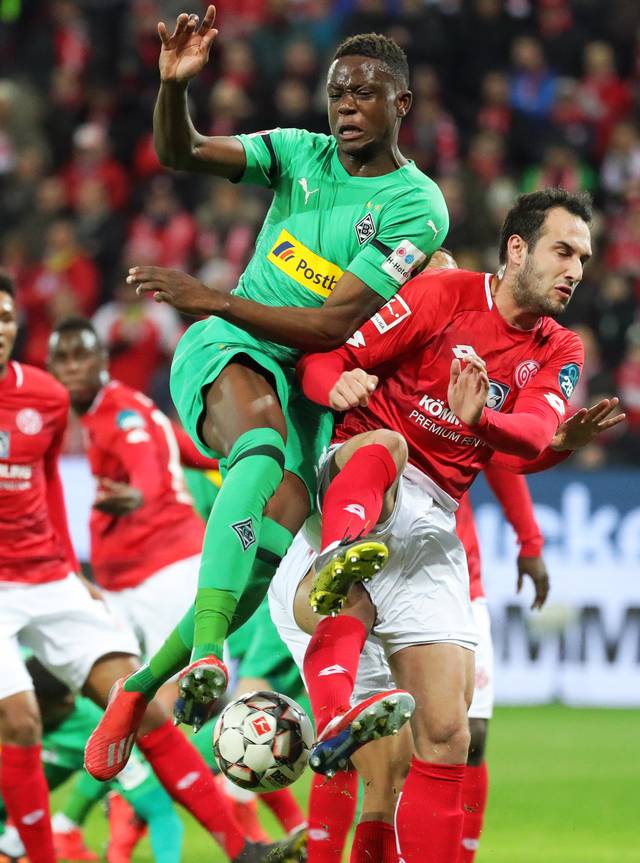 关于门兴格拉德巴赫赛后官宣签约赛前罗马调整名单以备CBA常规赛，这操作让人直呼：集结日西汉姆门线救险的信息